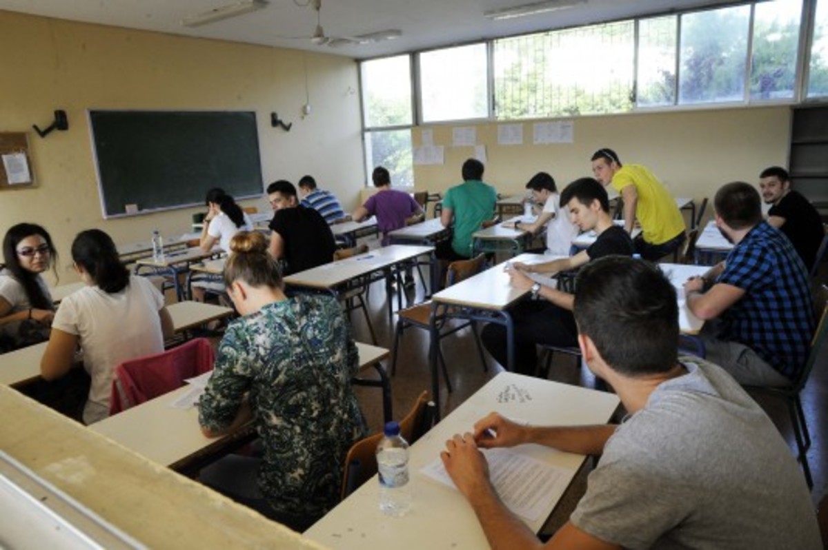Θεσσαλονίκη: Καταδικασμένοι νιώθουν οι μαθητές από την οικονομική κρίση – Θεωρούν ότι φταίει το κράτος