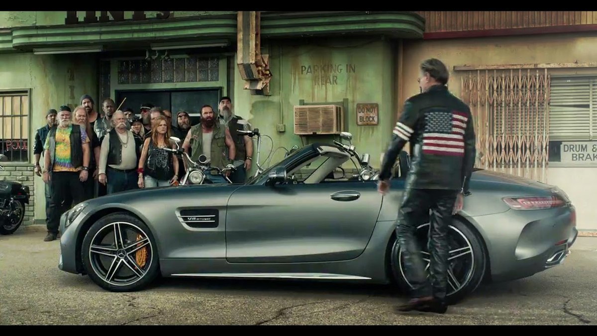 Οι «Άγγελοι της Κολάσεως» τα βάζουν με τη Mercedes-AMG GT C [vid]