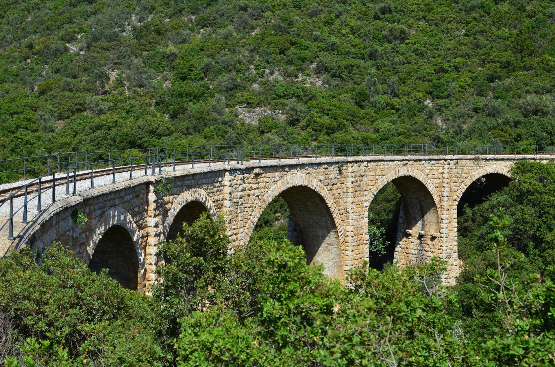 Με το τρενάκι στις Μηλιές του Πηλίου