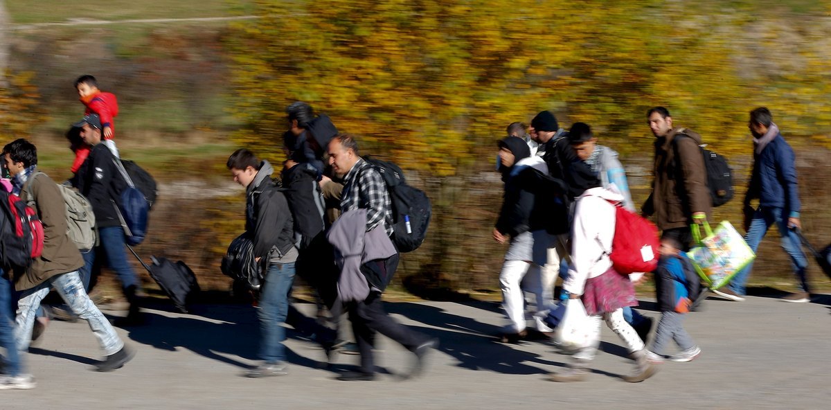 Γερμανός ευρωβουλευτής προτείνει: Να πυροβολούνται οι πρόσφυγες