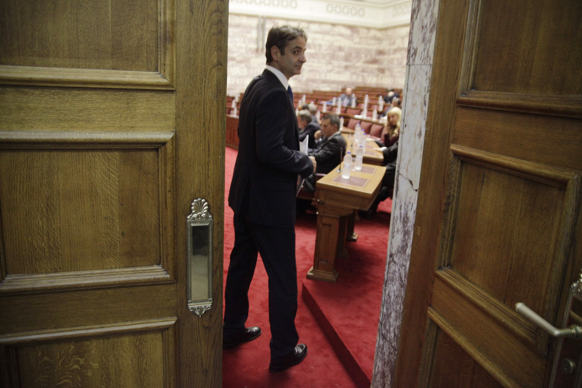 Έξαλλος ο Κυριάκος Μητσοτάκης με τις αυξήσεις στο Δημόσιο