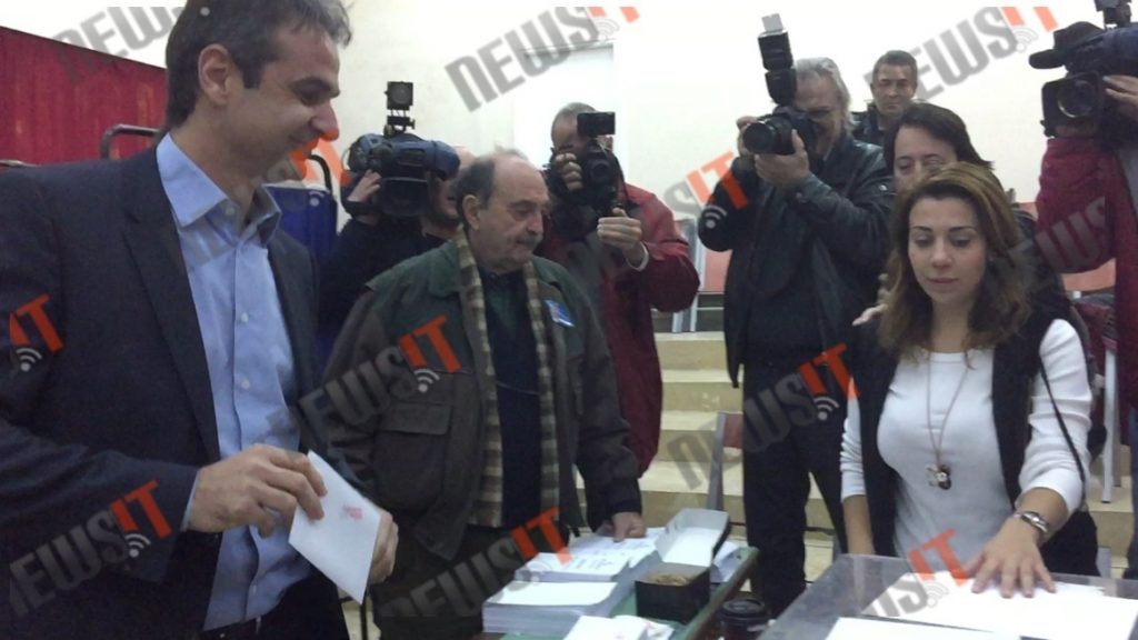 Εκλογές Νέα Δημοκρατία: Ψήφισε αφού περίμενε πάνω από μισή ώρα στην ουρά ο Κυριάκος Μητσοτάκης