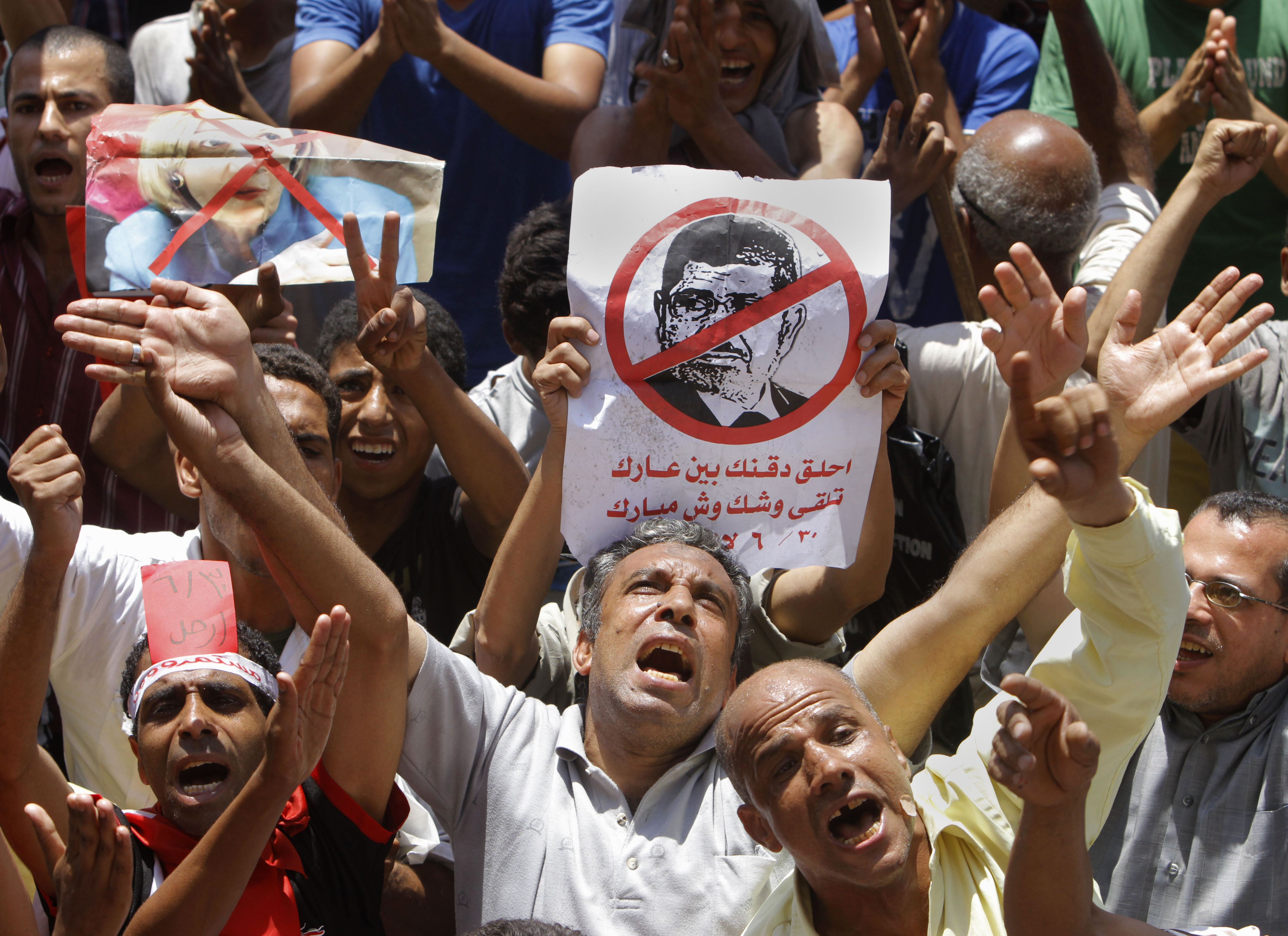 Μετά το πραξικόπημα με “ραντεβού” ο στρατός προκήρυξε εκλογές – Πυροτεχνήματα στην Ταχρίρ