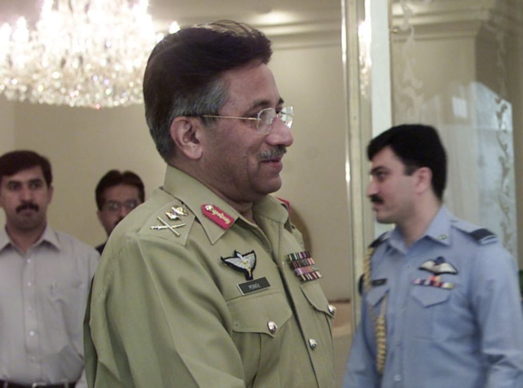 Κατηγορείται ο πρώην πρόεδρος του Πακιστάν πως σχεδίαζε τη δολοφονία της Μπεναζίρ Μπούτο