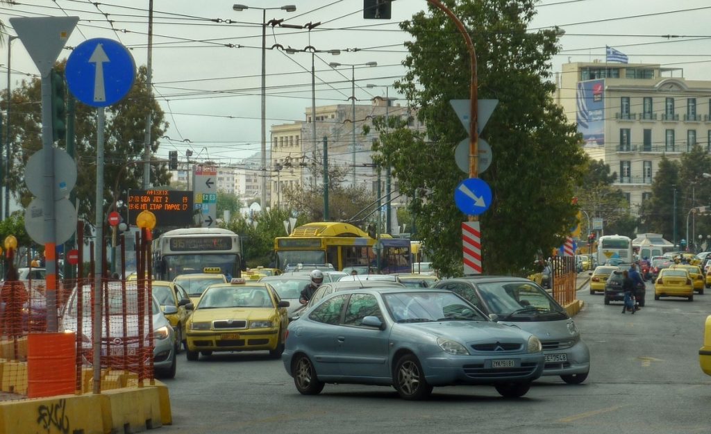 Χάος στους δρόμους – Τρία τροχαία έχουν μπλοκάρει τα πάντα