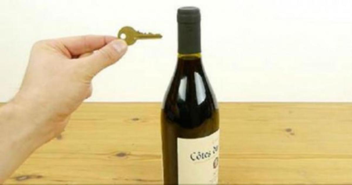 Απίστευτο: Πως να ανοίξετε ένα μπουκάλι με ένα… κλειδί! (βίντεο)