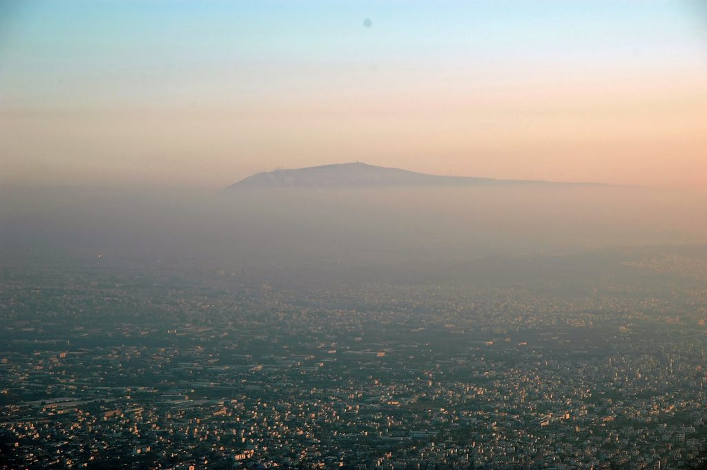 Μαζί με το καλοκαίρι,  ήρθε και το νέφος,  στην Αθήνα…