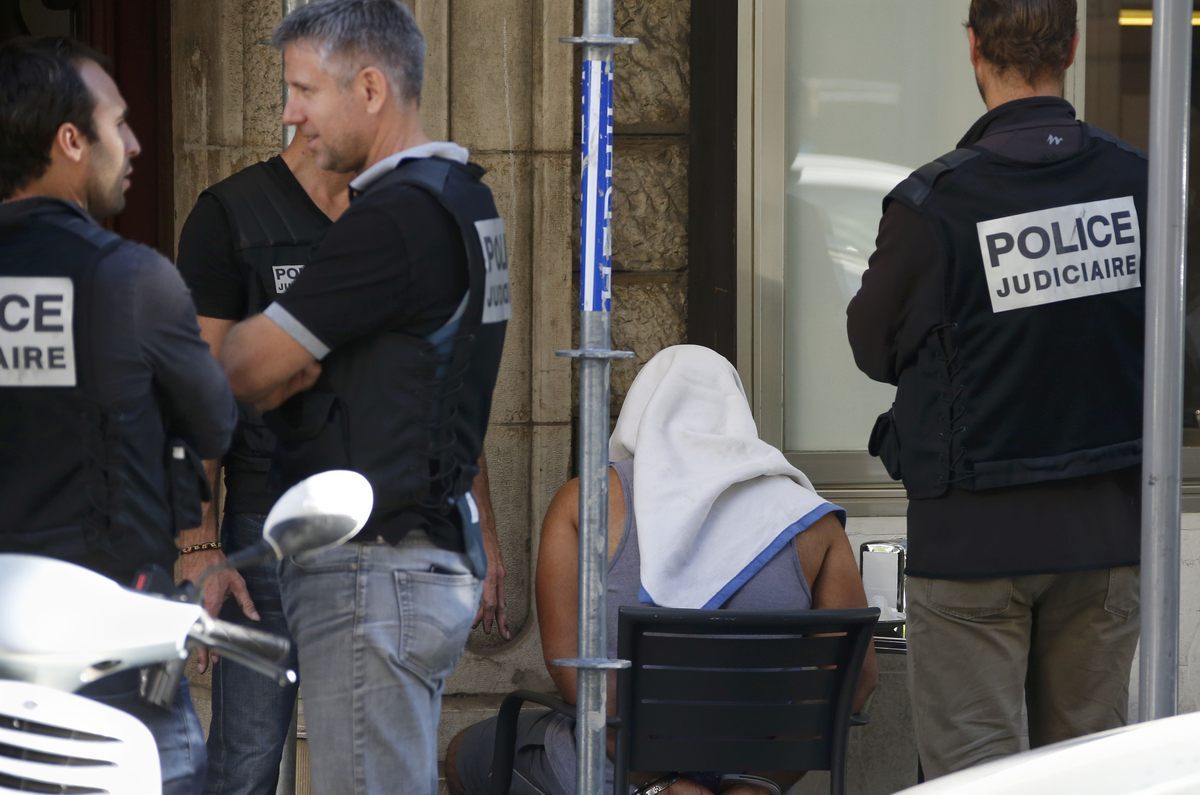 Νέες συλλήψεις για το μακελειό στη Νίκαια – Μυστήριο οι ταυτότητες των 4 αντρών