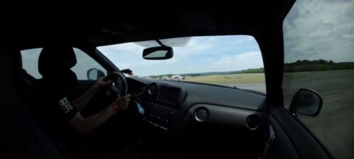 Του έσκασαν τα λάστιχα με 350 km/h αλλά είχε Άγιο! (VIDEO)