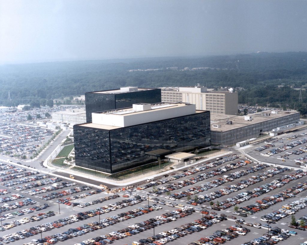 Παράνομες οι παρακολουθήσεις της NSA αλλά θα συνεχιστούν