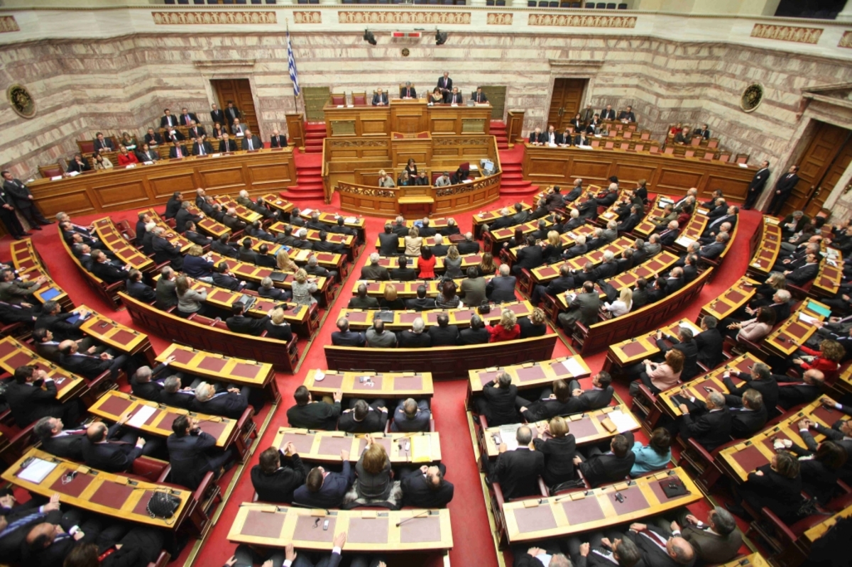 Πρόκληση χωρίς τέλος – Ανέγγιχτοι οι 16 μισθοί των υπαλλήλων της Βουλής