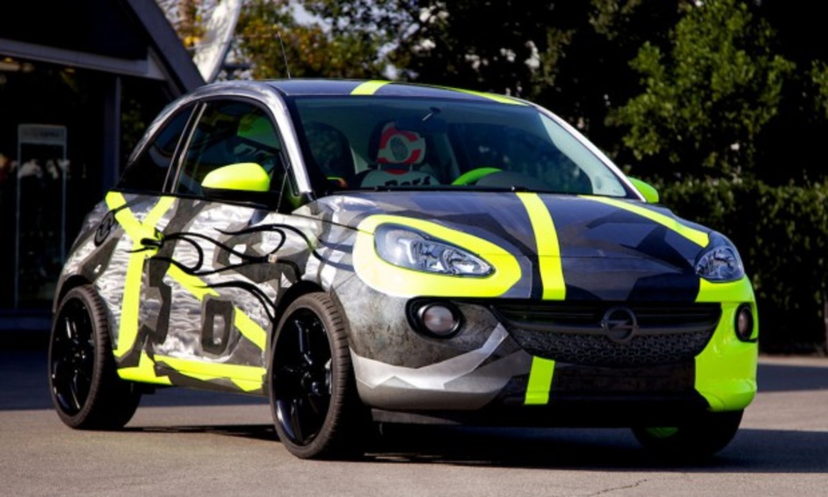 O Valentino Rossi σχεδίασε ένα Opel Adam για φιλανθρωπικό σκοπό (VIDEO)