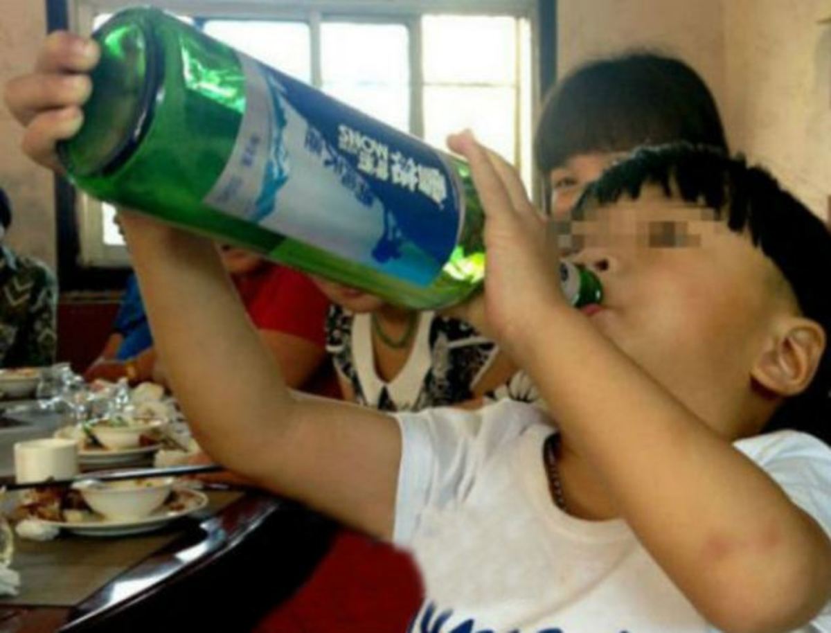 Ο νεαρότερος αλκοολικός του κόσμου είναι… 2 ετών! (ΦΩΤΟ)