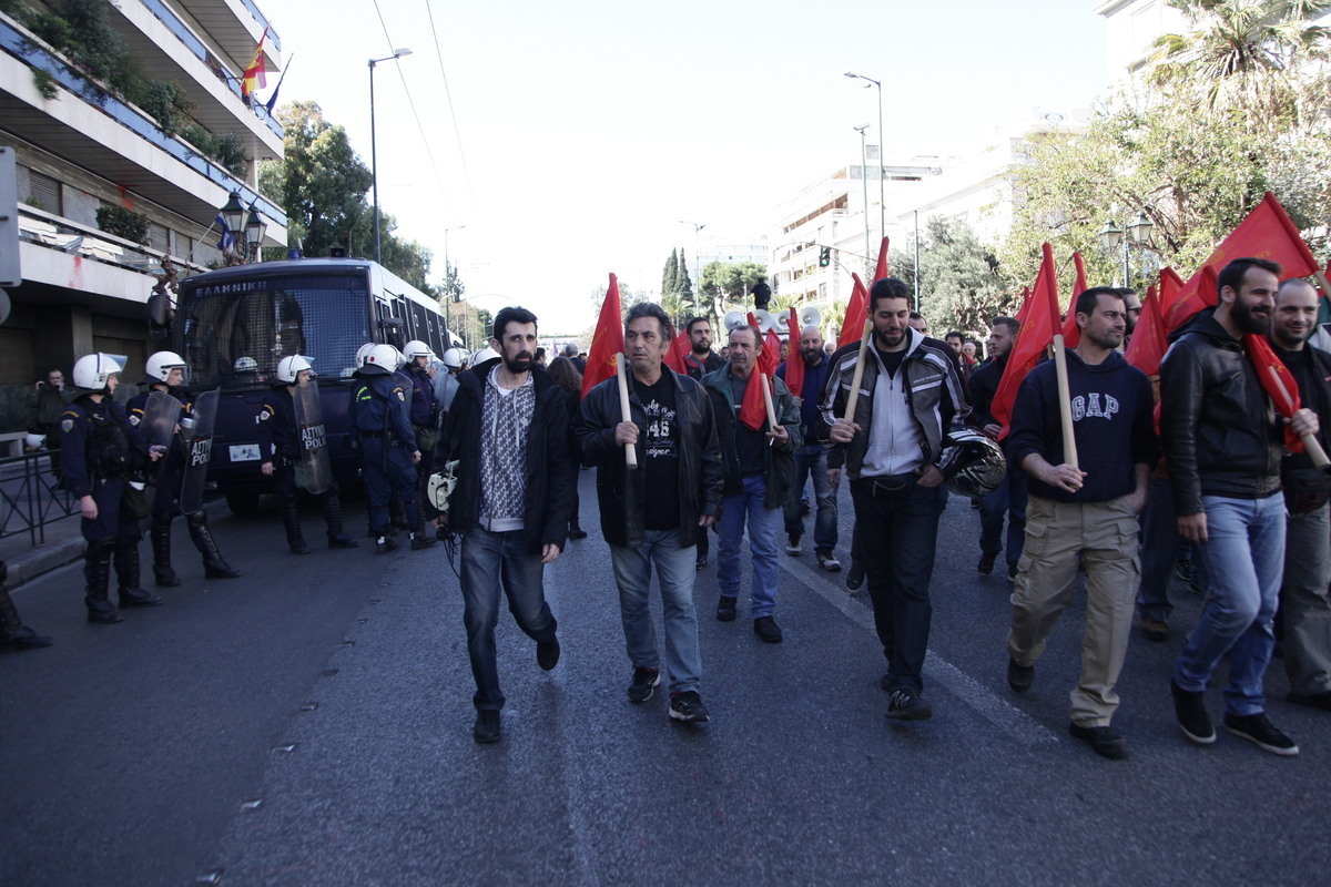 Κάλεσμα του ΠΑΜΕ για συμμετοχή στην απεργία της 7ης Απριλίου