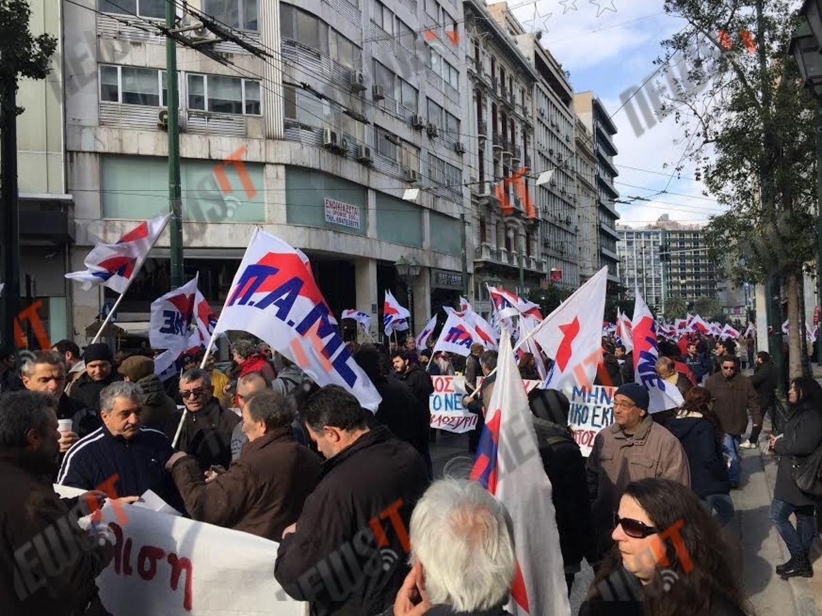 Πολύς κόσμος από νωρίς στο συλλαλητήριο του ΠΑΜΕ