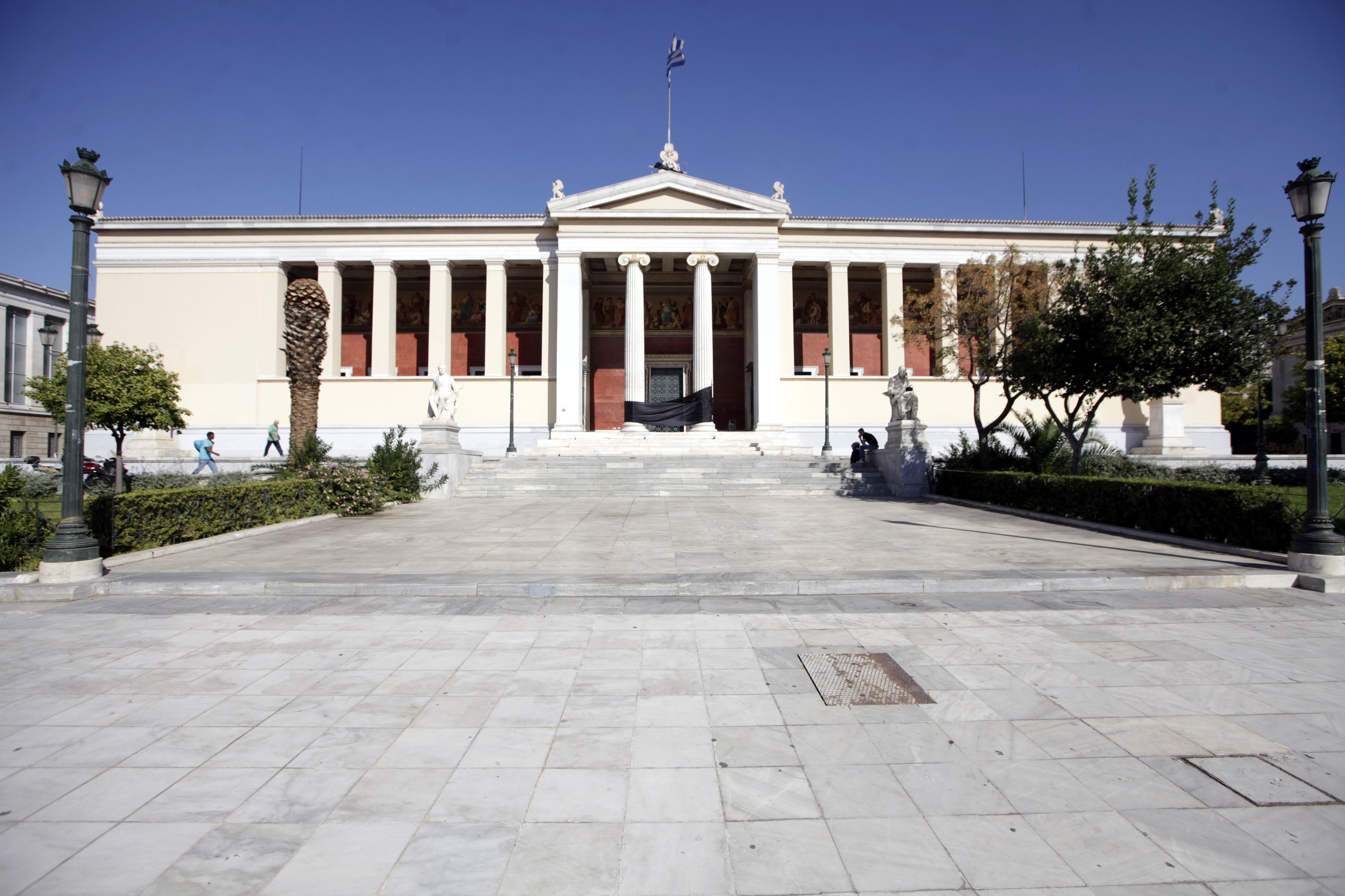 Αρχίζουν τα μαθήματα στο Πανεπιστήμιο Αθηνών – Συνεχίζεται η κατάληψη στο Μετσόβιο