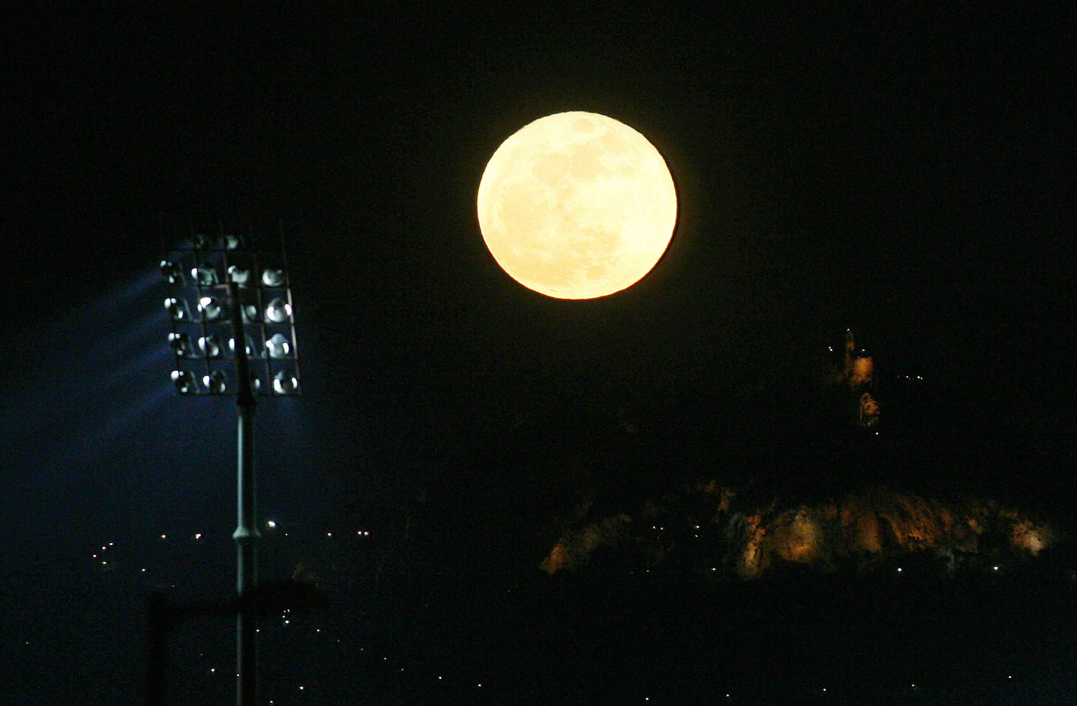 ΩΡΑ 20:01 ΑΘΗΝΑ