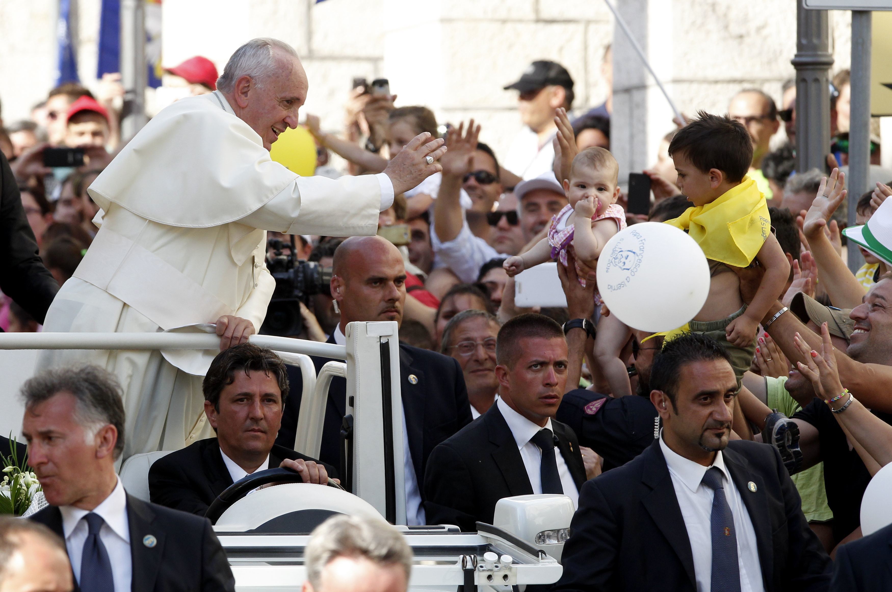 Πάπας Φραγκίσκος: “Η εργασία προσφέρει και αξιοπρέπεια”