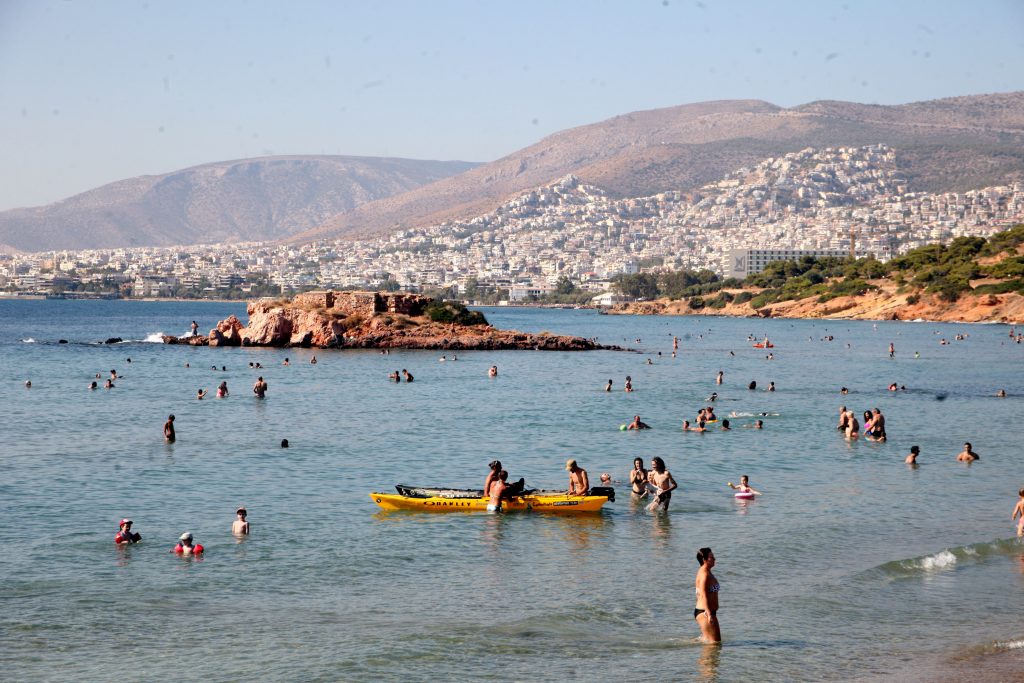 Έπιασαν τους Αλβανούς που άδειαζαν αυτοκίνητα σε παραλίες της Βάρκιζας