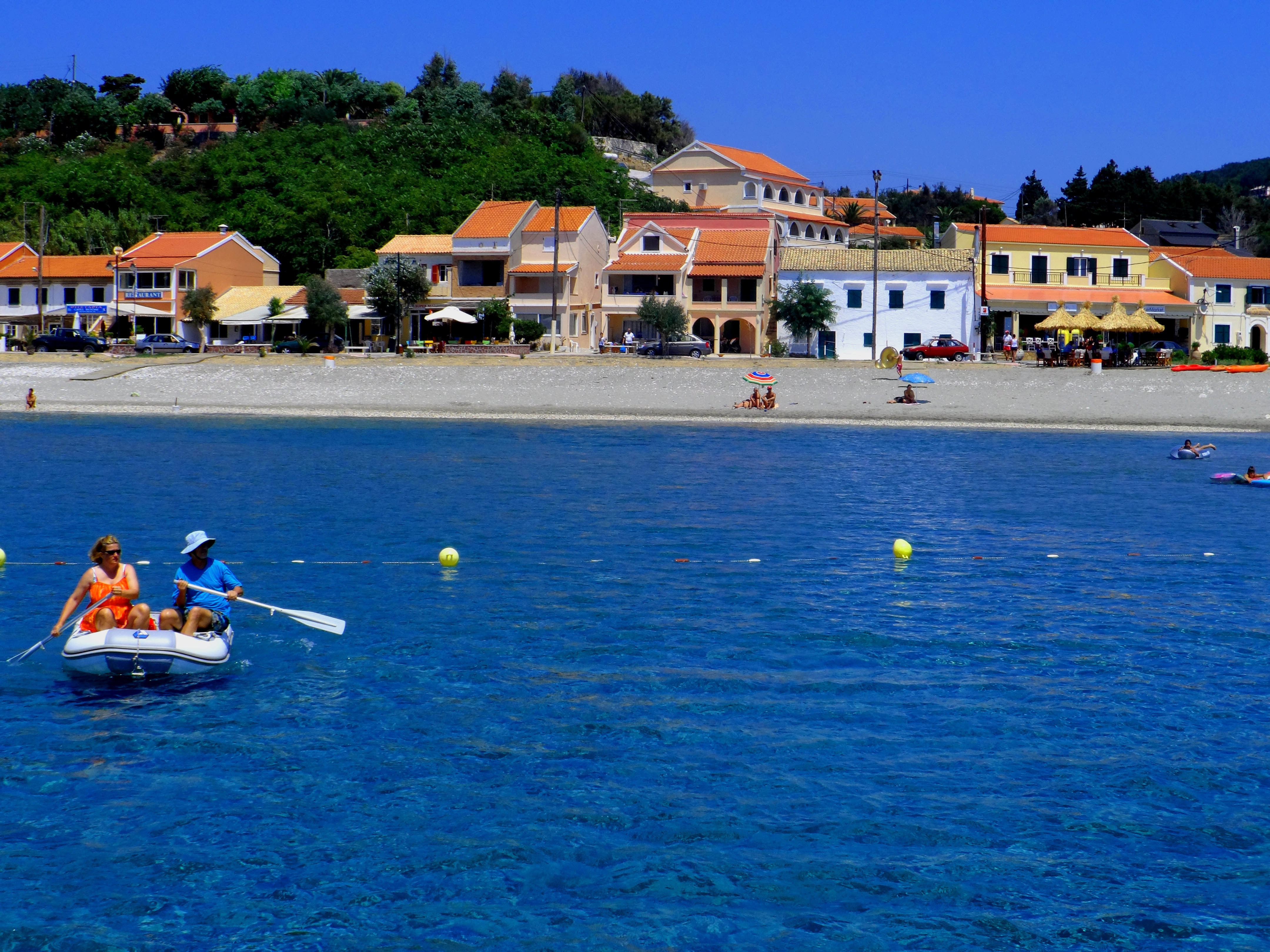 Όλα όσα πρέπει να ξέρετε για τα ξενοδοχεία και τα ενοικιαζόμενα – Πώς να μην πέσετε θύματα απάτης