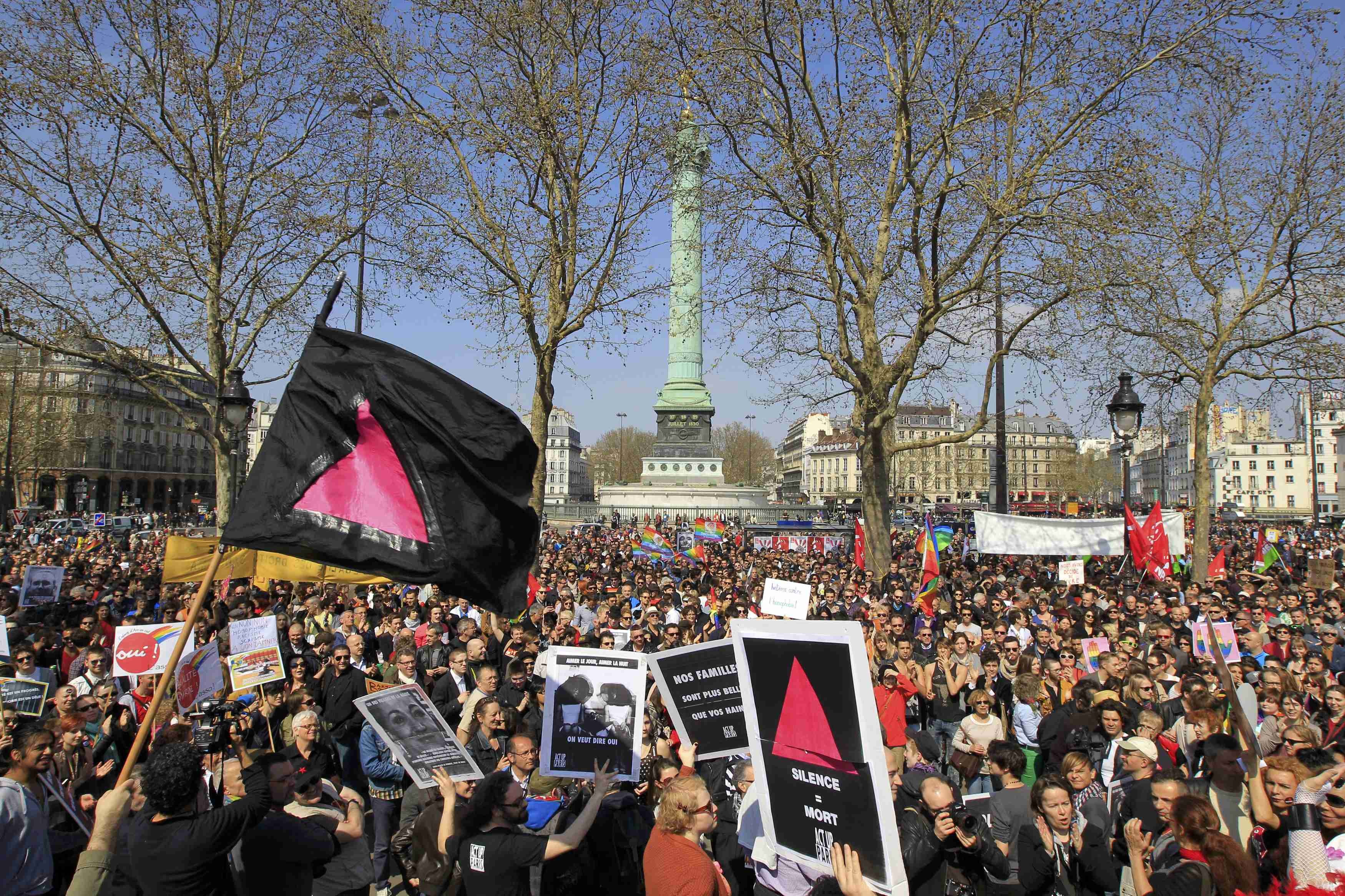 Γέμισε διαδηλωτές το Παρίσι κατά των γάμων μεταξύ ομοφυλοφίλων – ΦΩΤΟ