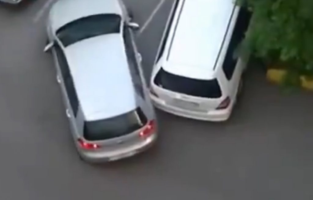Όταν οι γυναίκες προσπαθούν να παρκάρουν