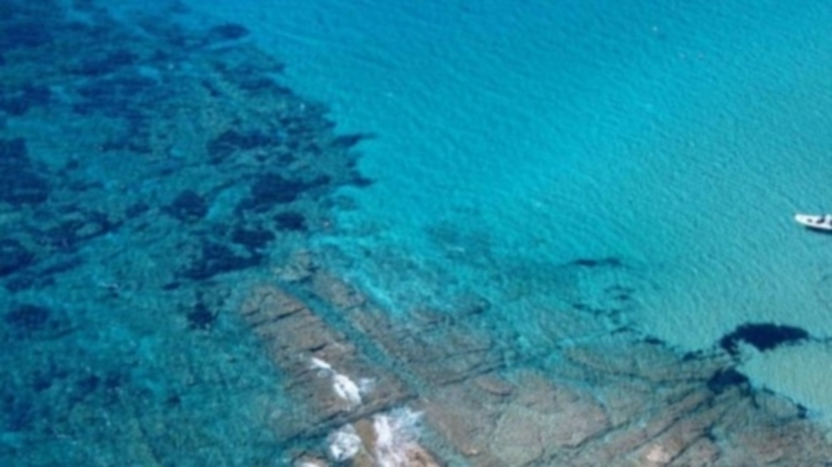 Γνωρίστε την κατάλευκη Πάρο!