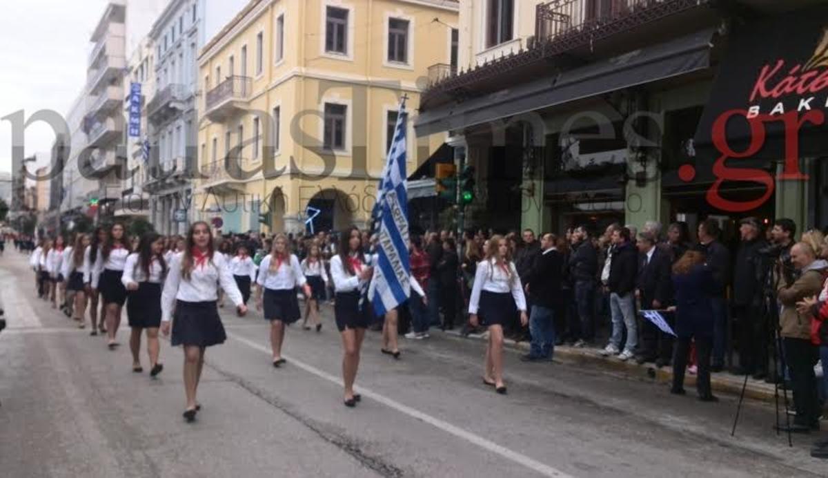 Άνοιξαν τα κάγκελα στην παρέλαση της Πάτρας – ΦΩΤΟ & ΒΙΝΤΕΟ