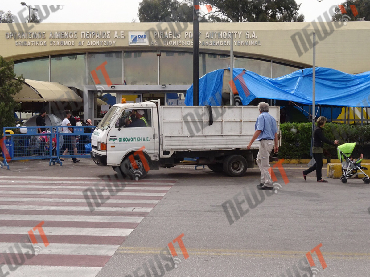 Πειραιάς: Συνεργεία καθαρισμού στην Ε3 που αδειάζει – 15 υποκινητές των εντάσεων στο στόχαστρο του Λιμενικού