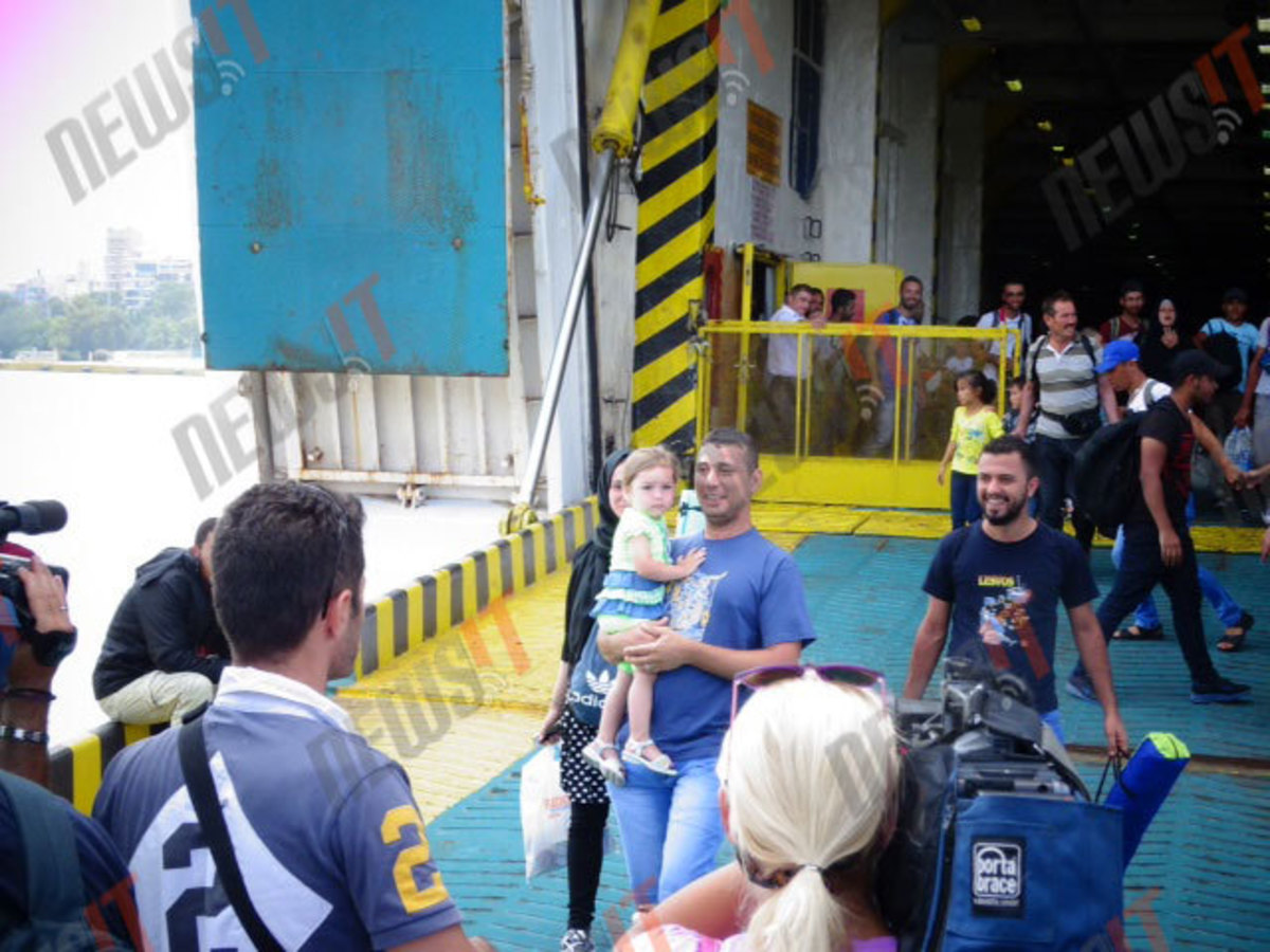 Ξανά στον Πειραιά το “Ελευθέριος Βενιζέλος” με 2.500 πρόσφυγες