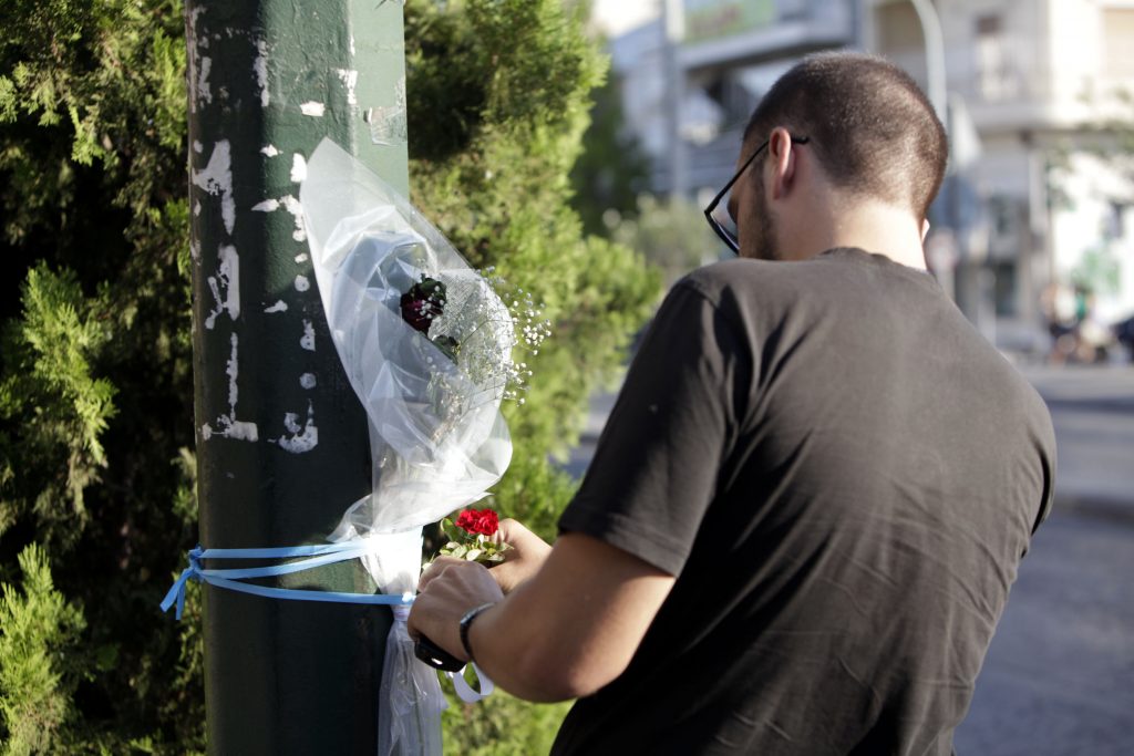 Ανείπωτη θλίψη για τον άδικο χαμό του 19χρονου. ΦΩΤΟ eurokinissi