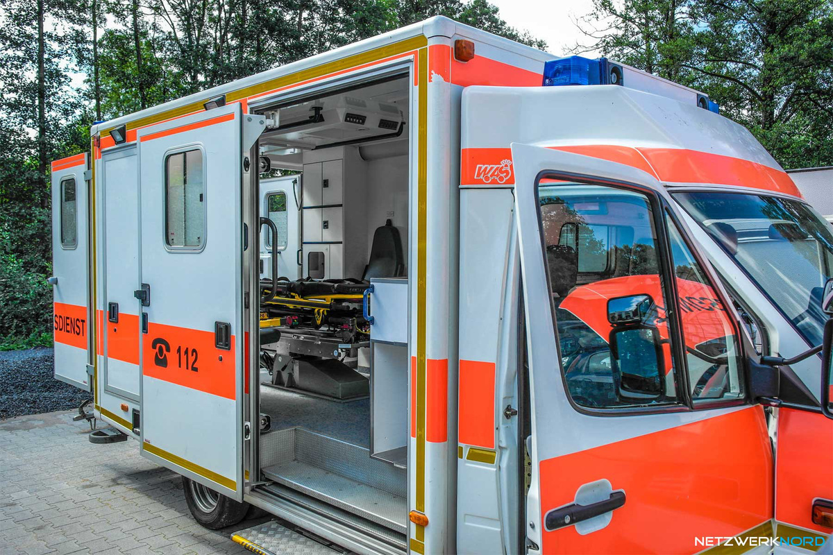 Ένα ασθενοφόρο δωρεά στο κέντρο υποδοχής και αλληλεγγύης του δήμου Αθηναίων