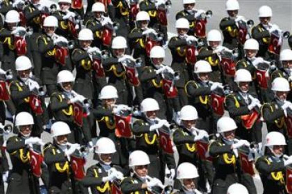 Τουρκία: Αποστρατεύονται 16 στρατηγοί