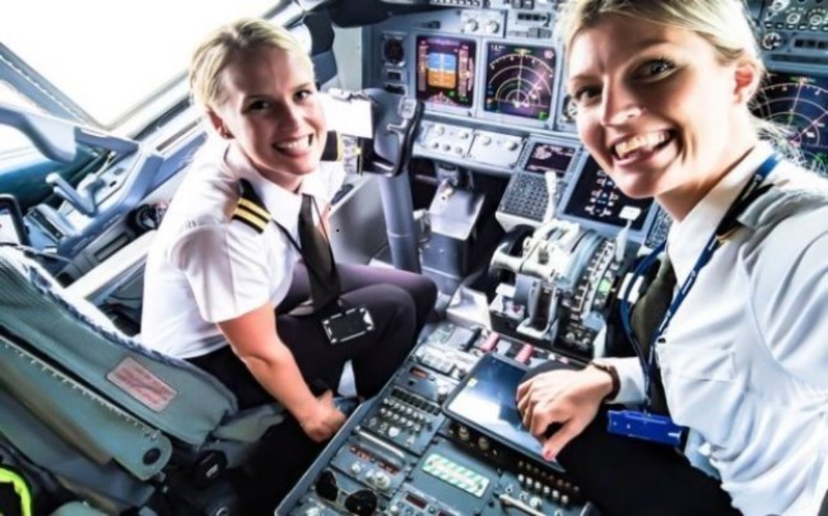 H ξανθιά σέξι πιλότος που έβαλε φωτιά στο Instagram [pics]