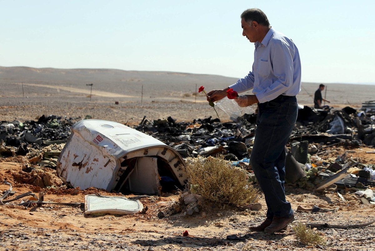 Αυτοψία στο σημείο της τραγωδίας: Συγκλονιστικές εικόνες από τα συντρίμμια του Airbus