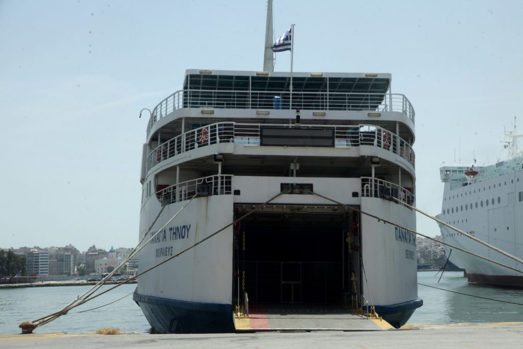 Απεργία πλοία: Χιλιάδες πρόσφυγες αποκλεισμένοι στα νησιά – Μεγάλες απώλειες εσόδων για τον ΟΛΠ!