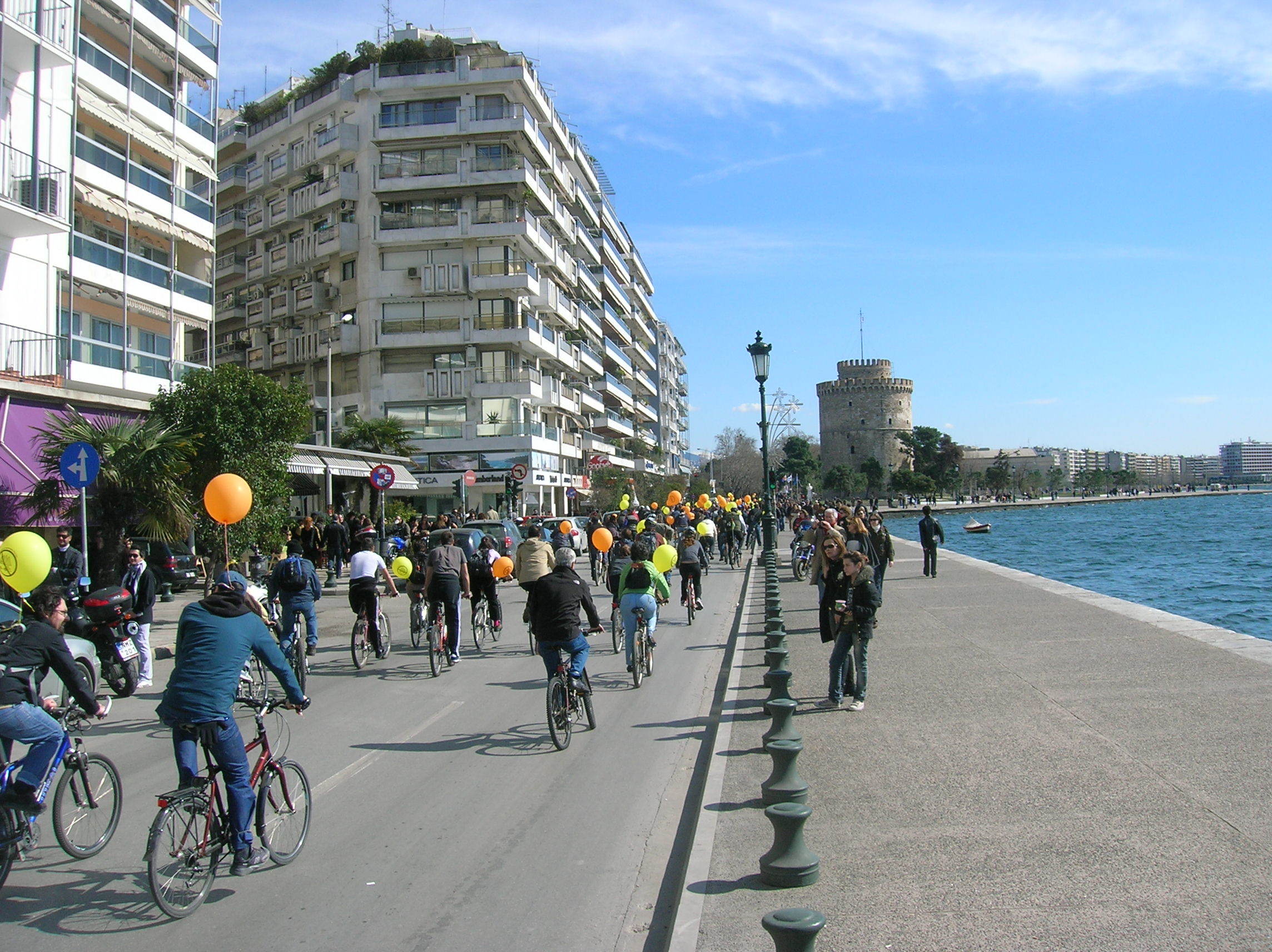 Ποδηλάτες δίνουν ραντεβού στο Λευκό Πύργο