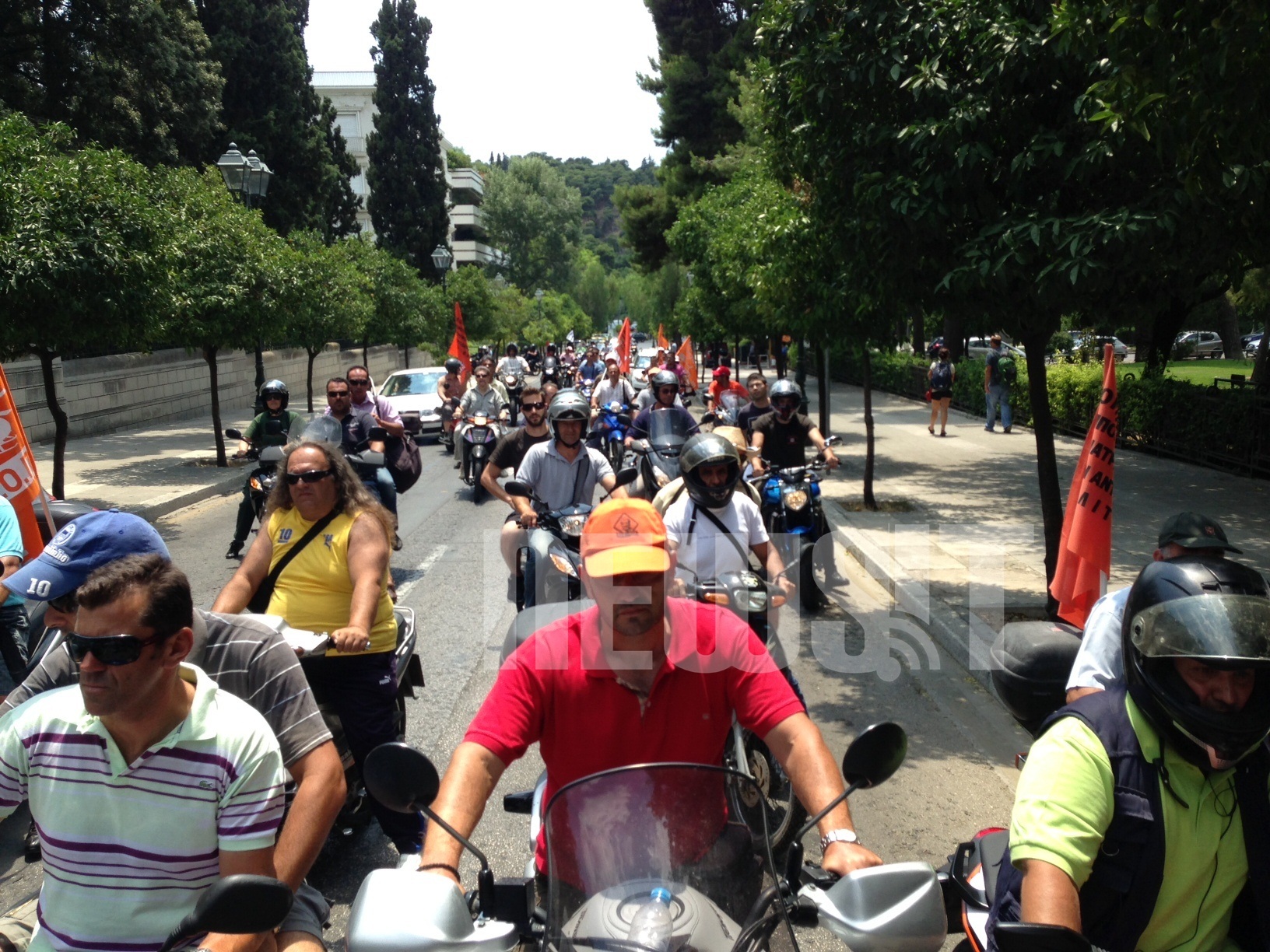 Κυκλοφοριακό χάος στο κέντρο – Μηχανοκίνητη πορεία της ΠΟΕ ΟΤΑ – Ένταση νωρίτερα όταν έφτασαν με τις μοτοσικλέτες τους στο Μαξίμου