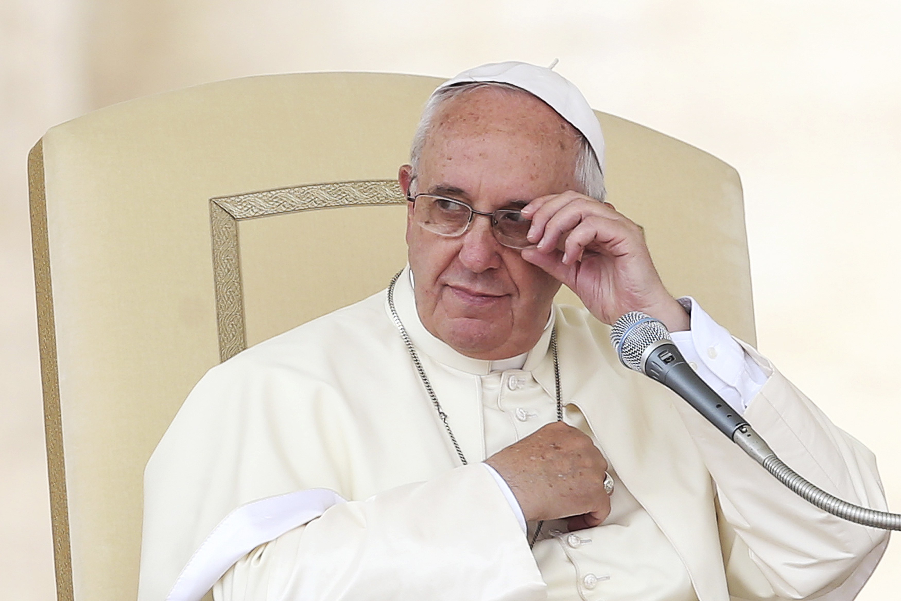 Ο Πάπας απαγόρευσε την τέλεση λειτουργίας σε κληρικό που παρενοχλούσε παιδιά