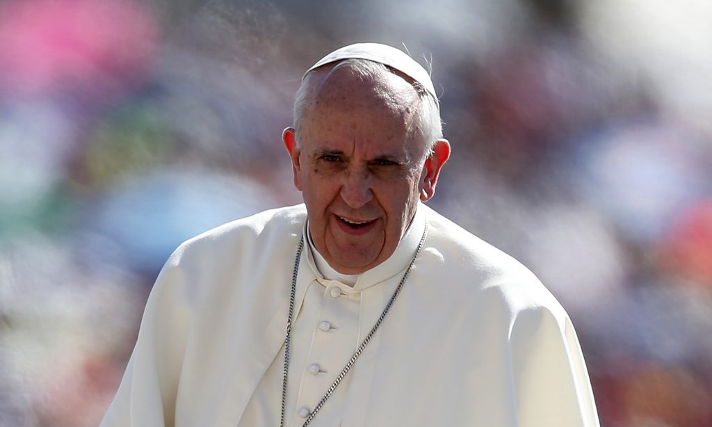 Αποκάλυψη από τον Πάπα Φραγκίσκο: Έκλεψε ροζάριο από νεκρό!