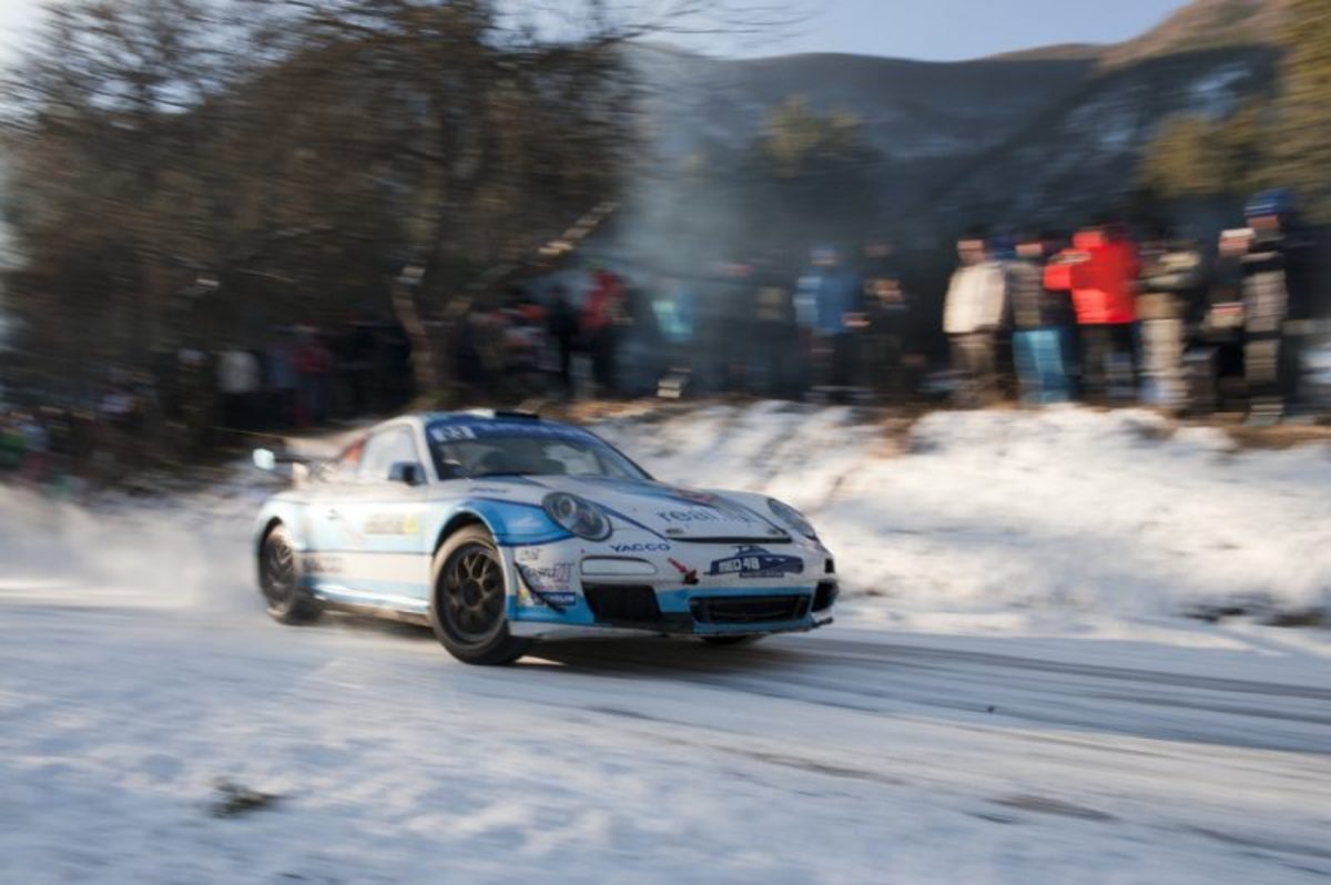 Μόνο παλαβοί τρέχουν με Porsche 911 GT3 RS στο παγωμένο Ράλι Monte Carlo! [vid]