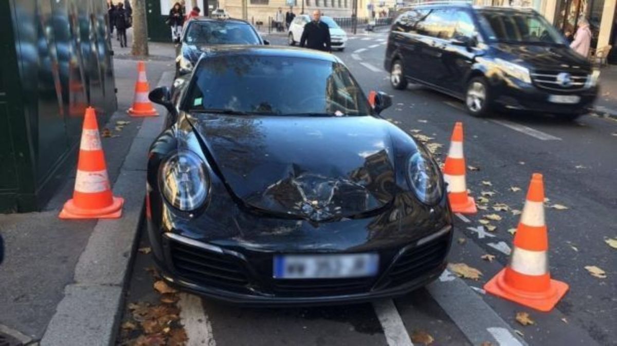 Παράνομα παρκαρισμένη Porsche ανατινάζεται από την αντιτρομοκρατική!