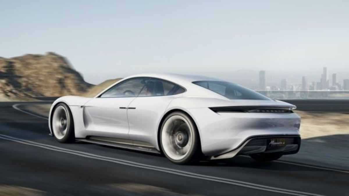 Πλήρης γκάμα εκδόσεων για την ηλεκτρική Porsche Mission E