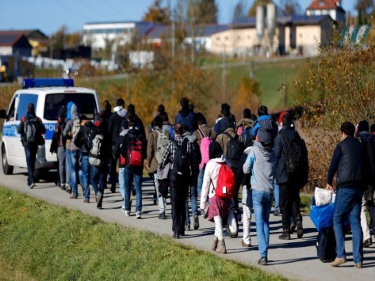 Η ΕΕ παραδέχεται πως θα βγει κερδισμένη από τους πρόσφυγες!