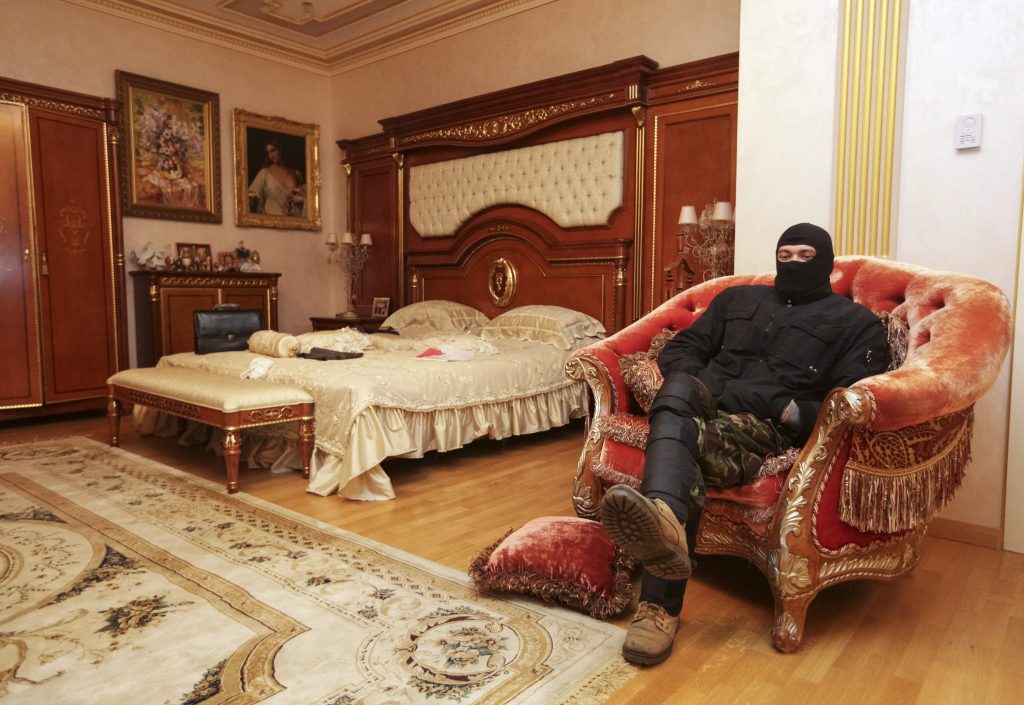 Η Ουκρανία της… χλιδής! Παλάτι το σπίτι στενού συνεργάτη του Γιανουκόβιτς
