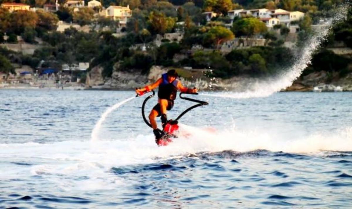 O Ηλίας Ψινάκης πετάει! Δες φωτογραφίες από τo extreme sport που έκανε!