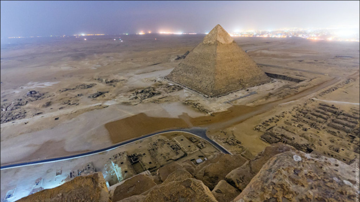 Εκπληκτικές φωτογραφίες πάνω από την πυραμίδα της Γκίζας