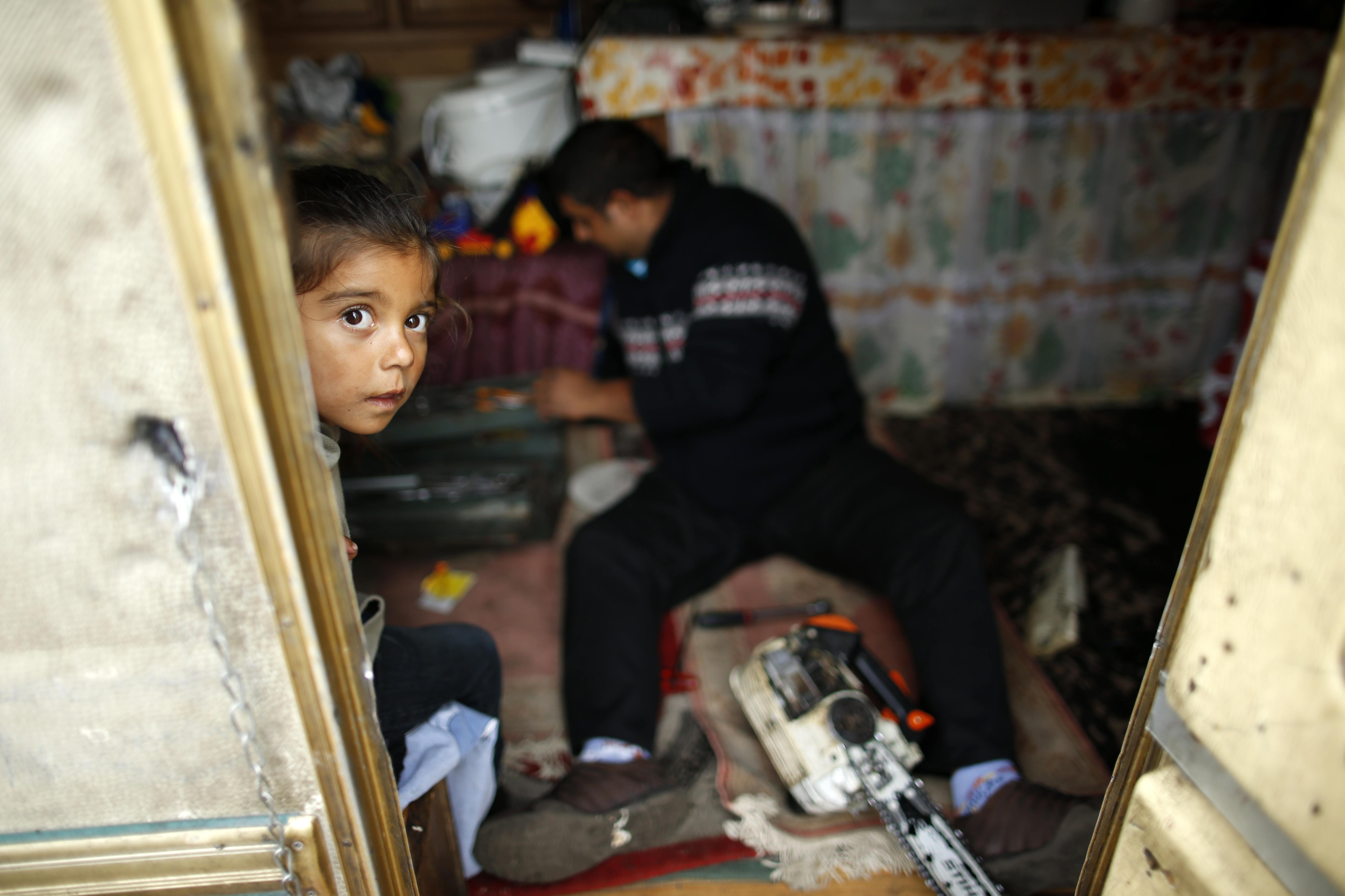 Επιθέσεις ακροδεξιών σε καταυλισμούς Ρομά σε όλη την Ευρώπη, με αφορμή την υπόθεση της μικρής Μαρίας