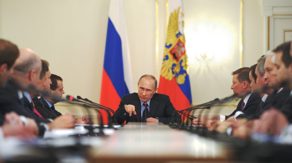 Πολύ σκληρά θα απαντήσει η Ρωσία στις κυρώσεις, αλλά έχει πρόβλημα με τον δανεισμό