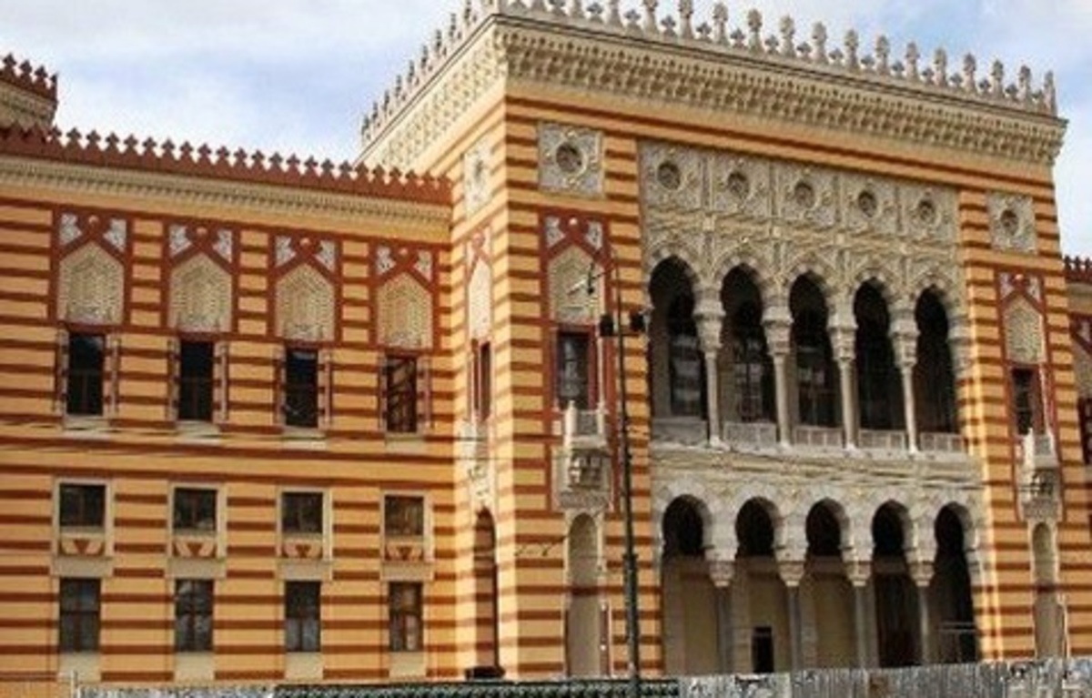 Το ιστορικό δημαρχείο του Σαράγεβο άνοιξε τις πύλες του για το κοινό μετά από 22 χρόνια